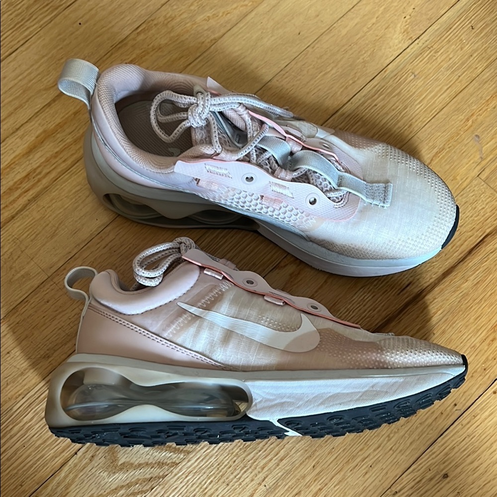 Nike Women's Pink Athletic Shoes - Size 7.5 Women’s